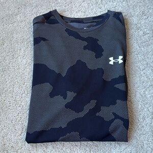 Men’s Under Armour top